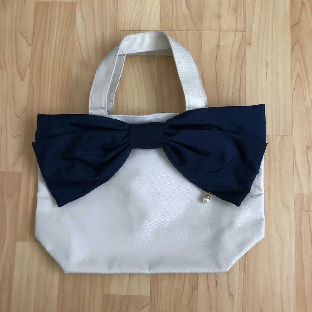 White Tote with Blue Ribbon & Dangling Charm NIP - Picture 2 of 5